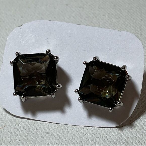 Silvery stone stud earrings - Picture 3 of 11